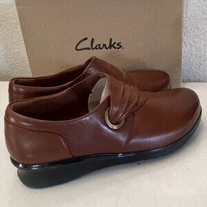 NEW Clarks Womens Hope Shine Mahogany Leather Slip On Shoes 6 Wide Cushioned